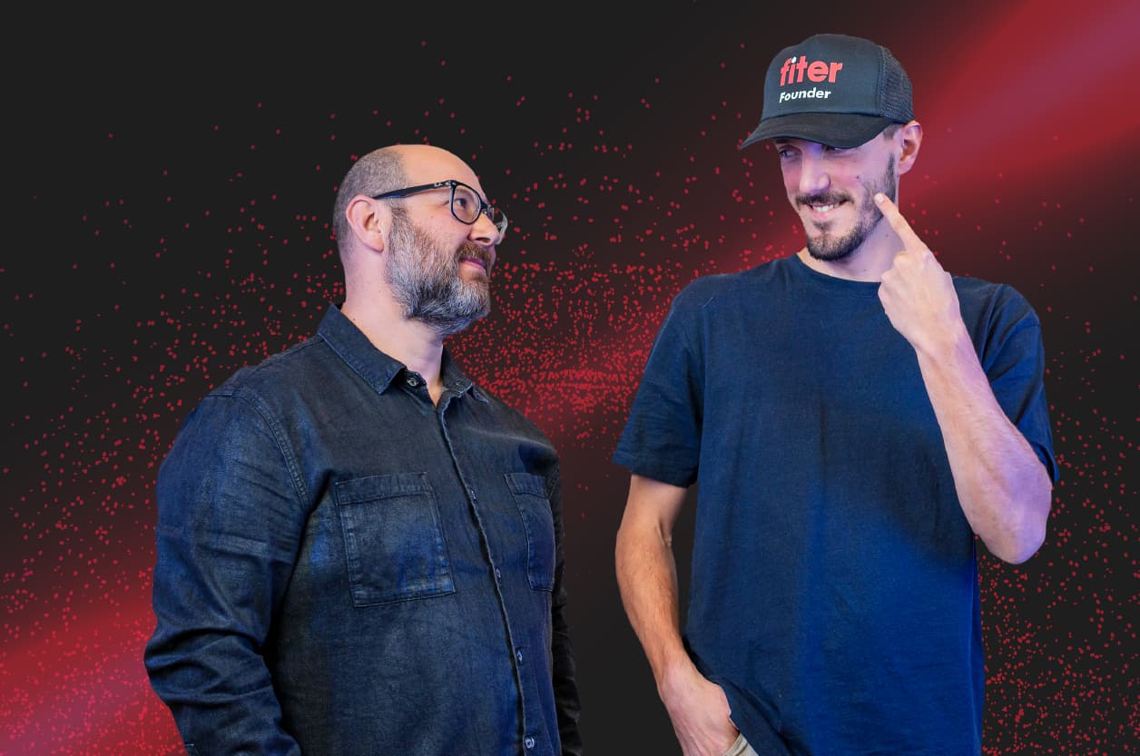 Javier Borkenztain and Tomás Ferreiro looking at each other